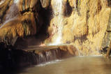 Trekkingreise  Einen Wasserfall mit hei�em Wasser vom Vulkan gibt es auch. Ein warmes Bad nehmen.