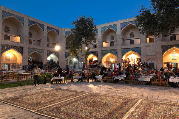 Usbekistan Reise  Restaurant in einer alten Medrese in Buchara