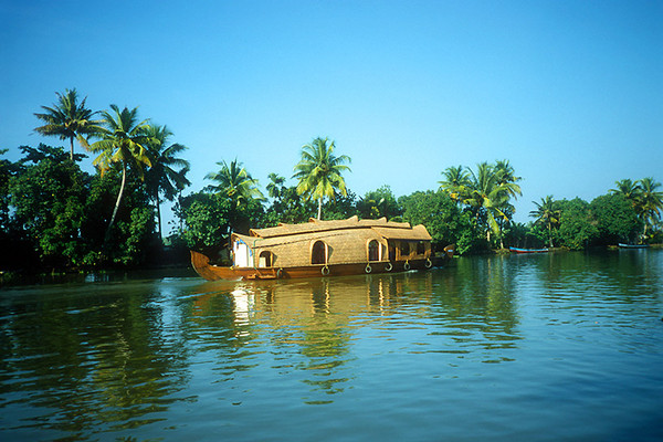 Indien Reise (Südindien)  Mit dem komfortablen Hausboot unterwegs in den Backwaters von Kerala