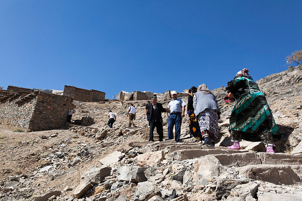 Usbekistan Reise  Pilger auf dem Weg zur Höhle des heiligen David