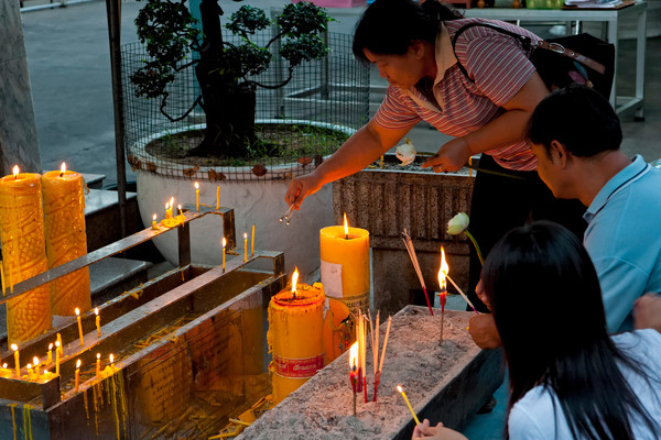 Kerzen und Momente in Bangkok