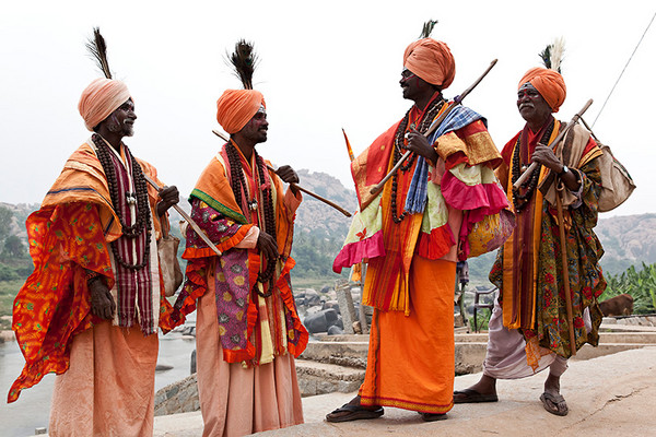 Indien Reise (Südindien)  Bettelmönche in Hampi