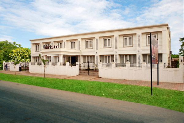 Indien Reise (Südindien)  Das Hotel Clarks-Inn Hampi befindet sich in Hospet, in der Nähe von Hampi