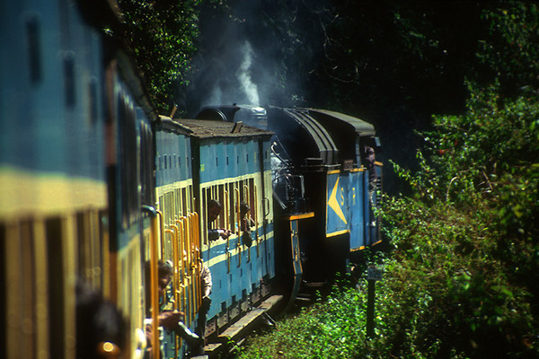 Indien Reise (Südindien)  Mit einem nostalgischen Zug aus der britischen Kolonialzeit unterwegs