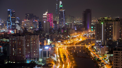 Die Skyline von Saigon in der Nacht