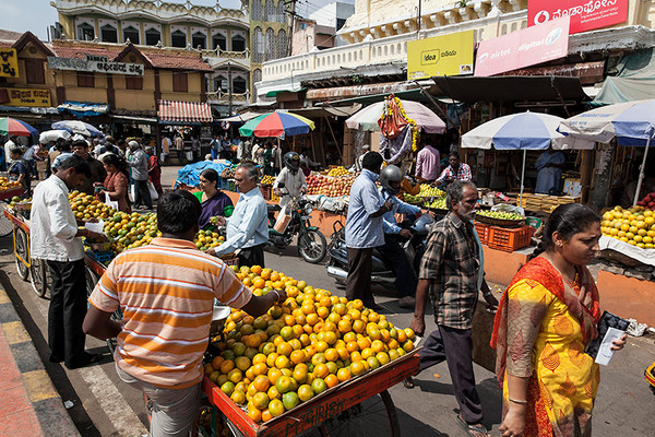 Indien Reise (Südindien)  Marktstraße in Mysore