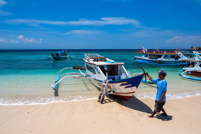 Mit den Auslegerboot zu Gili Layar