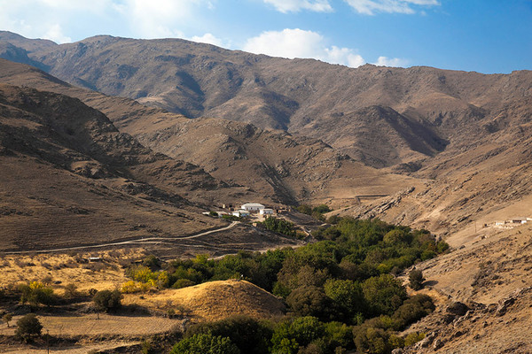 Usbekistan Reise  Im Nurata Gebirge besuchen wir ein kleines Dorf und wohnen dort in einem Familien-Gästehaus